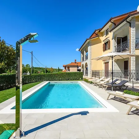 Premium Silvia Ii With Private Pool Ferenci