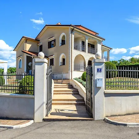 Apartment Premium Silvia Ii With Private Pool