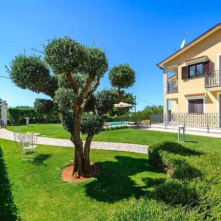 Apartment Premium Silvia Ii With Private Pool