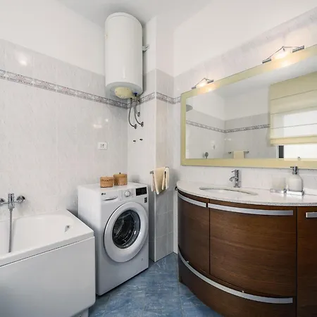 Premium Silvia Ii With Private Pool Apartment *