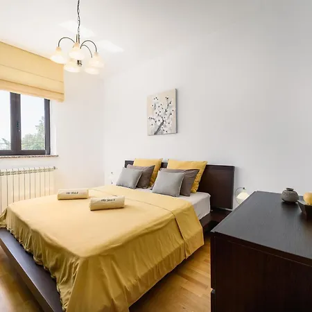 Premium Silvia Ii With Private Pool Apartment